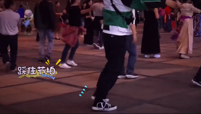 张艺兴跳广场舞什么样子 这到底是怎么回事？