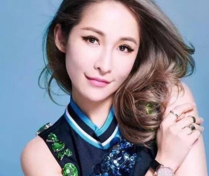 萧亚轩怎么能交这么多鲜肉男友 网友跪求萧亚轩出书学习撩汉技