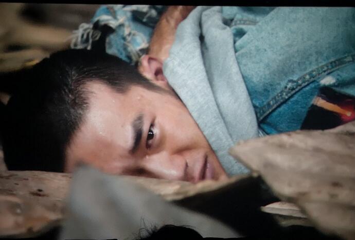 易烊千玺吻戏 易烊千玺周冬雨深情初吻视频照片曝光太害羞