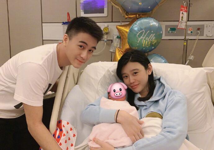 何猷君否认奖励说 老婆生子送超大礼包夫妻互送礼很正常
