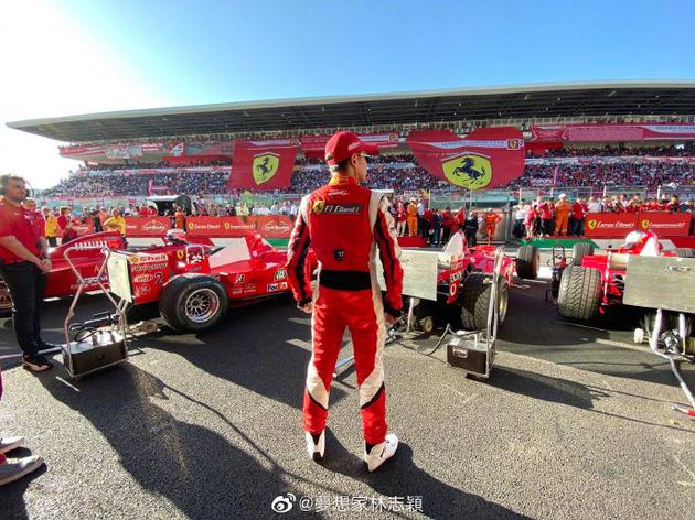 林志颖挑战F1赛车 开心到跳起来