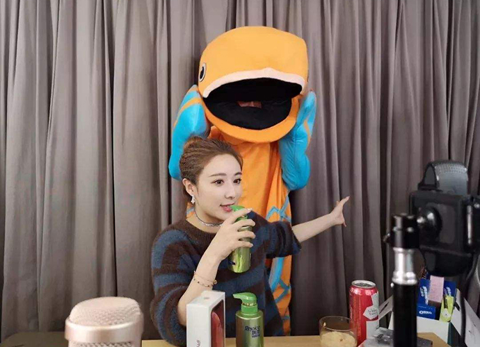 薇娅的真名叫什么 淘宝第一主播薇娅的老公海峰什么来历