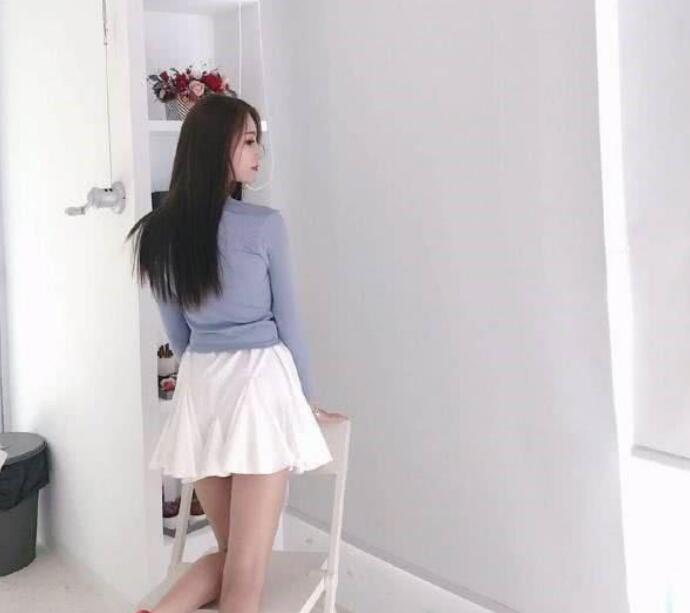网红进飞行客机舱 嫩模女网红微博资料照片身份被扒不简单