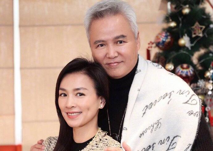 张庭当众索吻老公 夫妻俩这一举动是在告诉众人什么吗