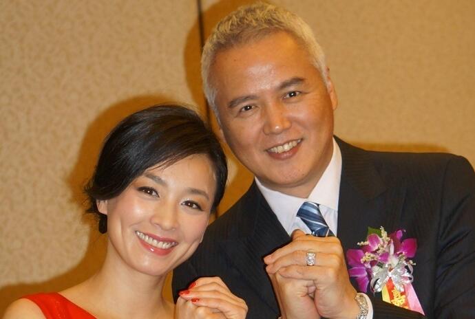 张庭当众索吻老公 夫妻俩这一举动是在告诉众人什么吗