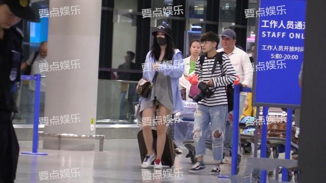 娄艺潇新恋情曝光?疑似深夜带陈若轩回家过夜