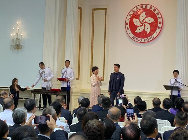 52岁黎明授勋银紫荆星章 多年支持公益备受肯定