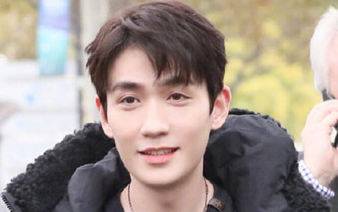 朱一龙被男粉叫老公 表情失控画面太搞笑