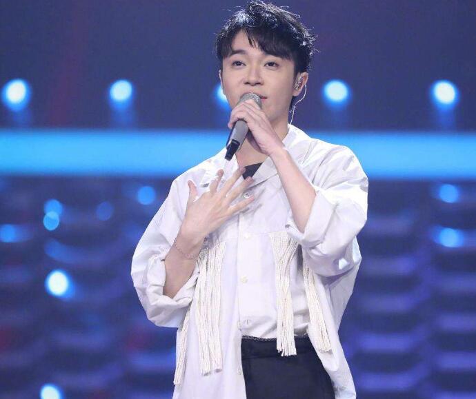 吴青峰被前经纪人起诉 揭露吴青峰和前经纪人发生了什么矛盾