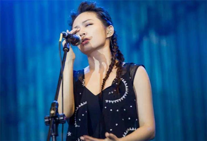 飞儿乐队主唱被踢faye是真的吗 飞儿乐队换主唱原因
