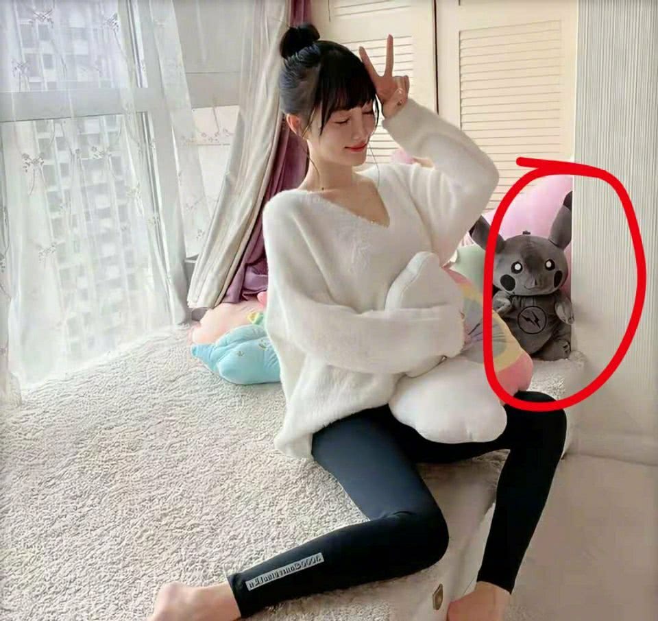 李小璐近照有猫腻?贾乃亮一天上线315次却一言不发