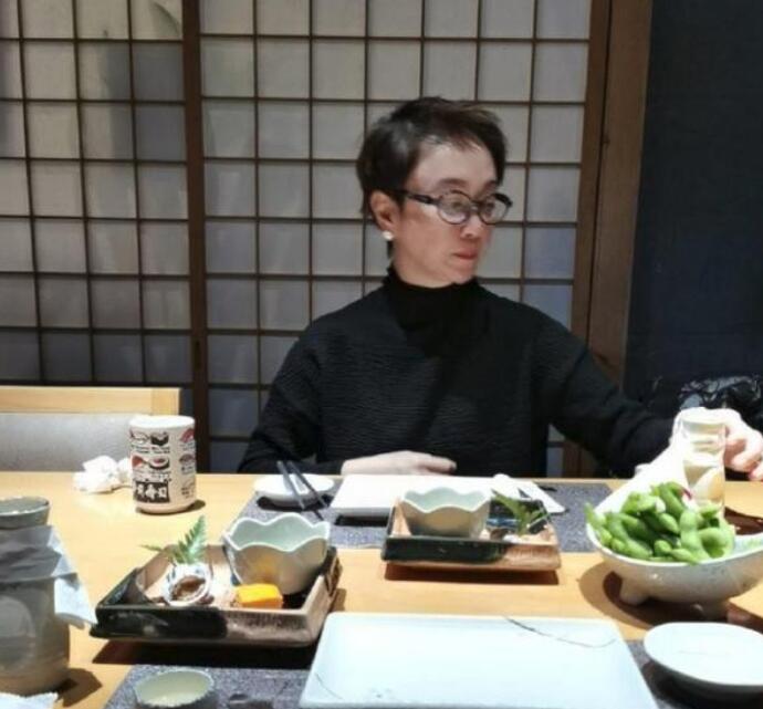 55岁傅艺伟近照 傅艺伟素颜照片曝光网友直呼完全认不出