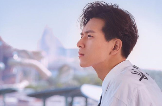 冯小刚夸李现敬业是什么情况？
