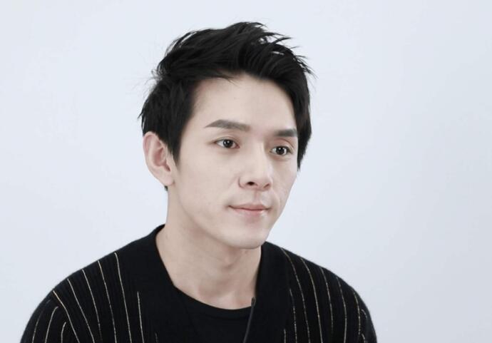 李佳琦直播说漏嘴 泄露王菲新代言吓到直流汗要关直播