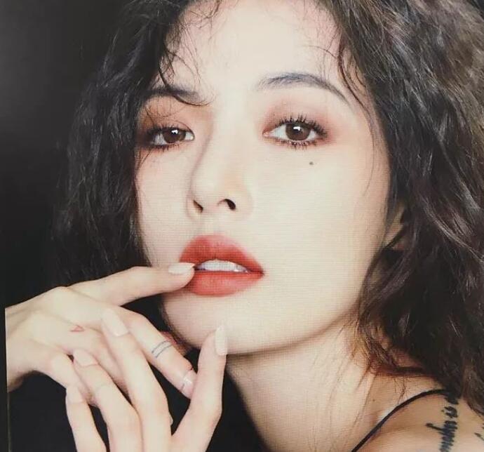 泫雅患抑郁症是怎么回事 泫雅患上抑郁症3年却不敢说出真实情