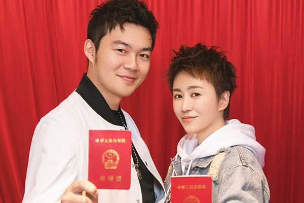 马丽正式宣布怀孕 曾被拍到大肚照