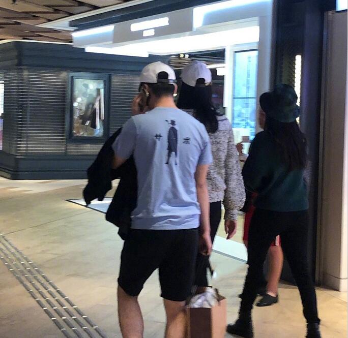 奚梦瑶产后首现身 奚梦瑶身材纤细苗条网友感叹不愧是超模