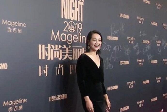 朱丹为口误道歉 主持人朱丹叫错女星名字全程视频曝光太尴尬