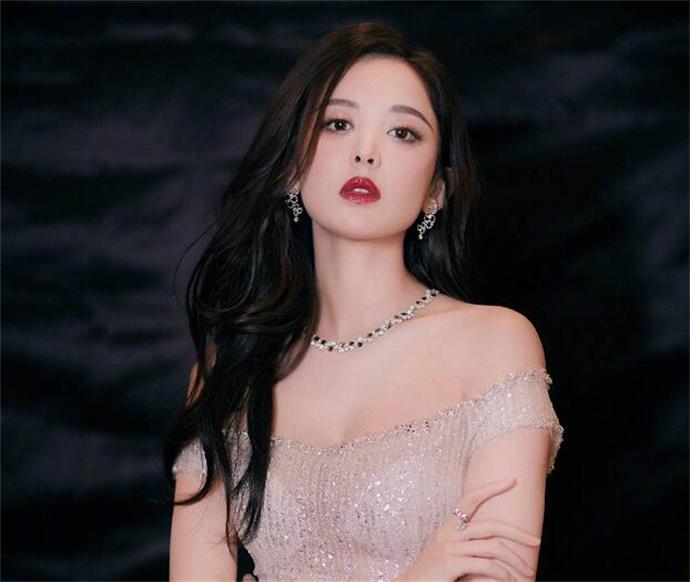 娜扎回应英语争议 土味英语引发嘲讽不断娜扎大气回应被赞可爱