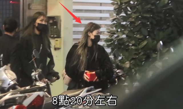 令人感动!女友连续多日守灵缅怀高以翔