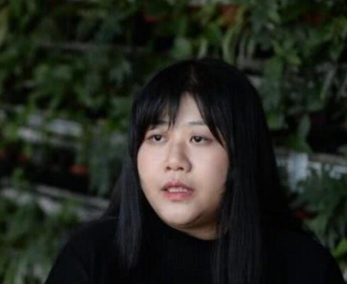 乔碧萝首次露脸 乔碧萝讲述十年抑郁历程高清镜头下的样子曝光