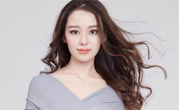 吉娜爱丽丝父母是做什么的 爸妈是混血儿吗