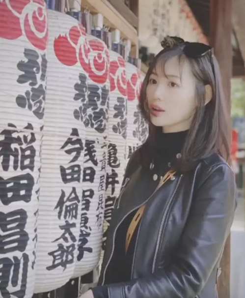 马蓉日本游玩好潇洒 左手大钻戒十分吸睛