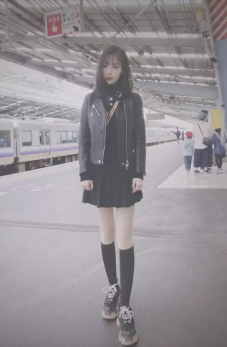 马蓉日本游玩好潇洒 左手大钻戒十分吸睛