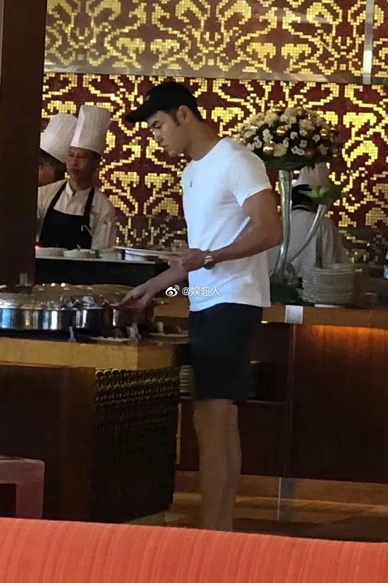 阮经天宋祖儿巴厘岛共进早餐 两人疑假戏真做?