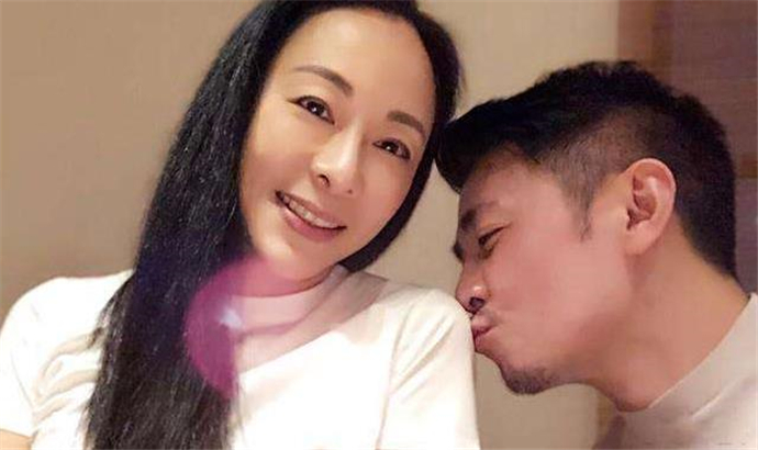 保剑锋的老婆长什么样 保剑锋老婆是圈外人吗