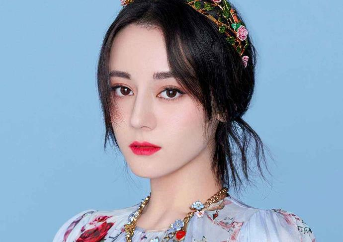 迪丽热巴全名叫什么 热巴父母是做什么的