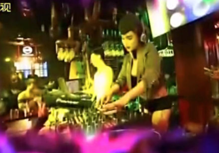 李子柒做过电音DJ 夜店打碟旧照被曝光