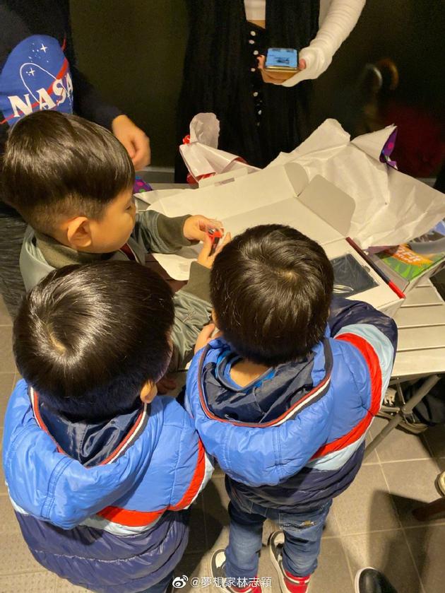 这个孩子有排面!林志颖林俊杰双林合体为他庆生