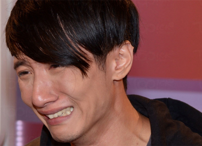 香港艺人打架被捕 已有多次前科跪地求情也没用