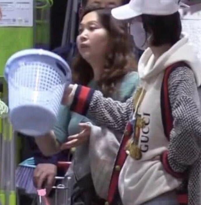 唐艺昕怀孕了吗 与三亚与父母度假唐艺昕孕照疑似曝光