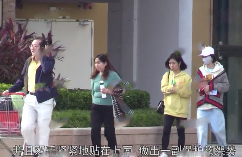 唐艺昕现身三亚被拍  疑与父母安心养胎中