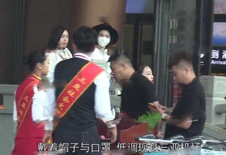 唐艺昕现身三亚被拍  疑与父母安心养胎中