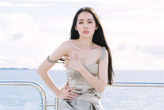 郭碧婷家里是干什么的 郭碧婷是单亲家庭吗