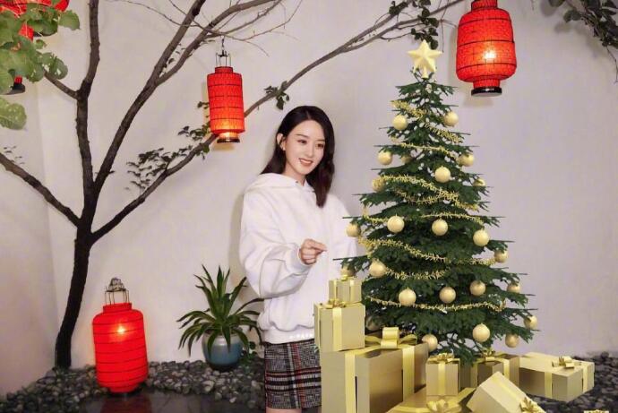 冯绍峰被p成圣诞树 事件始末曝光是赵丽颖粉丝P的吗
