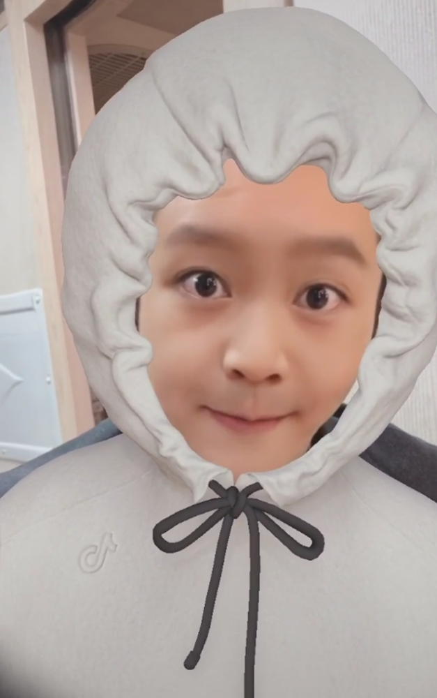黄晓明Baby晒同款宝宝特效视频 久违的秀恩爱!