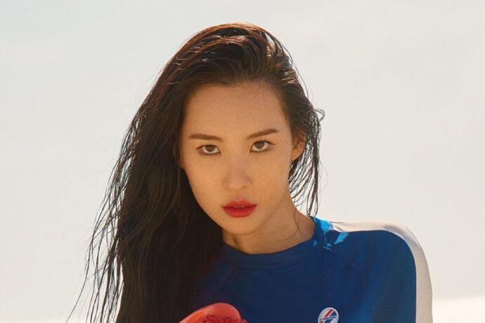 宣美否认隆胸传闻 姐姐亲自下场回应事实真相
