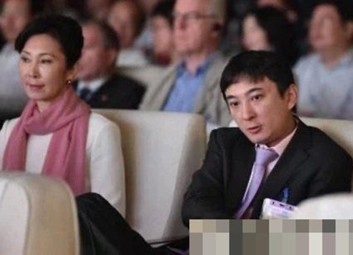曝王思聪妈妈救儿 爽快出资一亿帮儿子重回巅峰解决债务