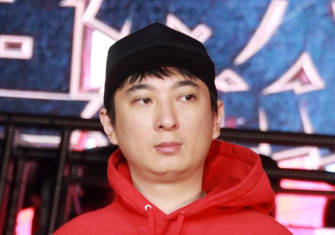 曝王思聪妈妈救儿 掏腰包为儿子还债绝对是亲妈