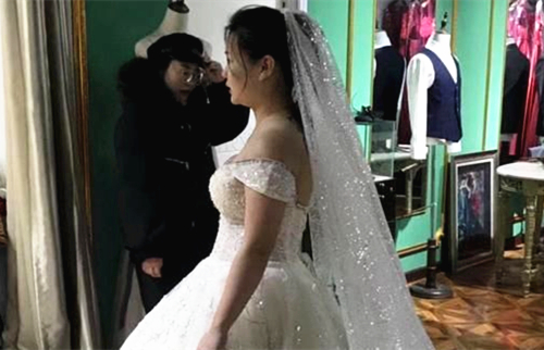 Giao哥直播回应结婚热议：我算什么货色能上热搜