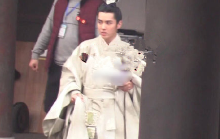 吴亦凡古装造型曝光 一袭白衣贵气惊艳