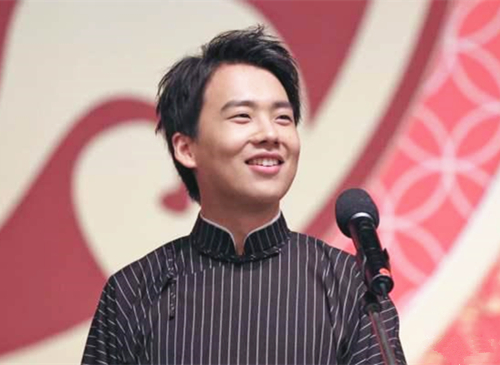 郭麒麟自曝择偶标准：漂亮就行！