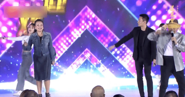 汪小菲携妈妈表演野狼disco 母子俩玩得好嗨