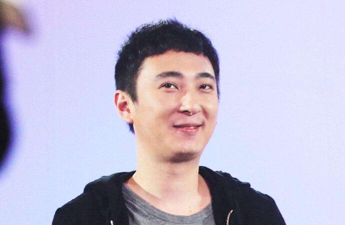 王思聪示爱网红 像坠入爱河的小伙热情喊彭小羊多穿点