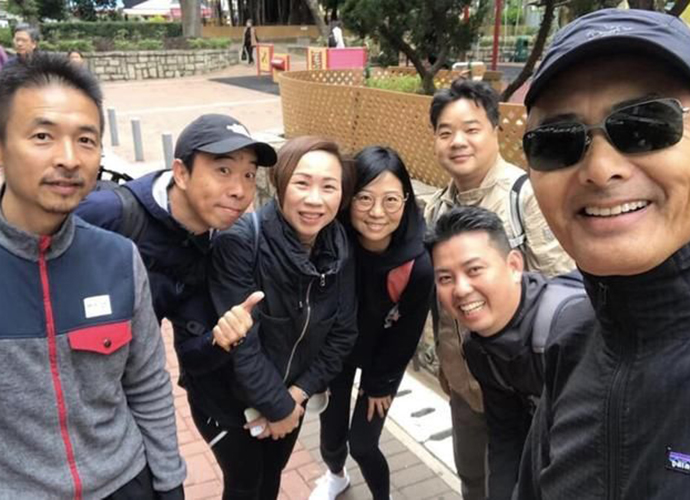 周润发跑步被偶遇 发哥还是一如既往这么亲民