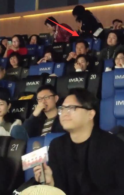 高以翔生前客串电影《囧妈》 高爸爸现身首映礼